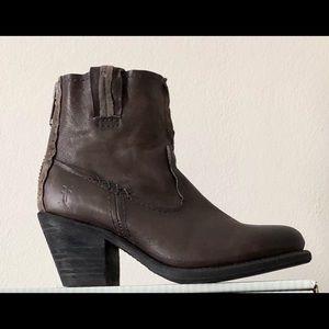 NWB - Frye booties / ankle boots - leather